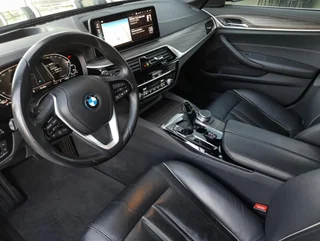 530 e Touring LUXURY LINE 4x4 Aut - Image 11