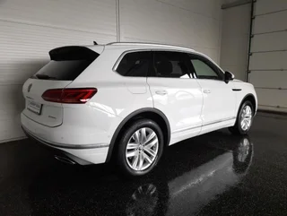 Touareg ELEGANCE V6 eHybrid 4x4 DSG - Image 2