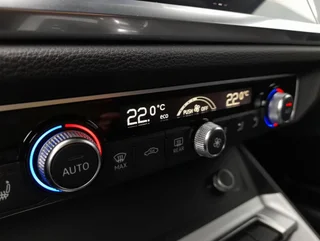 Q3 S-LINE 45 TFSI E S-tr - Image 6