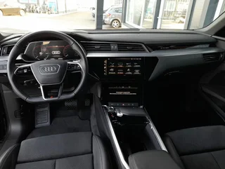 e-tron e-tron 55 quattro S-LINE BLACK EDITION - Image 4