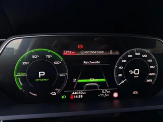 e-tron SB 50 quattro S-LINE BLACK EDITION - Image 9