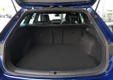 Leon ST XCELLENCE eHybrid DSG - Image 15